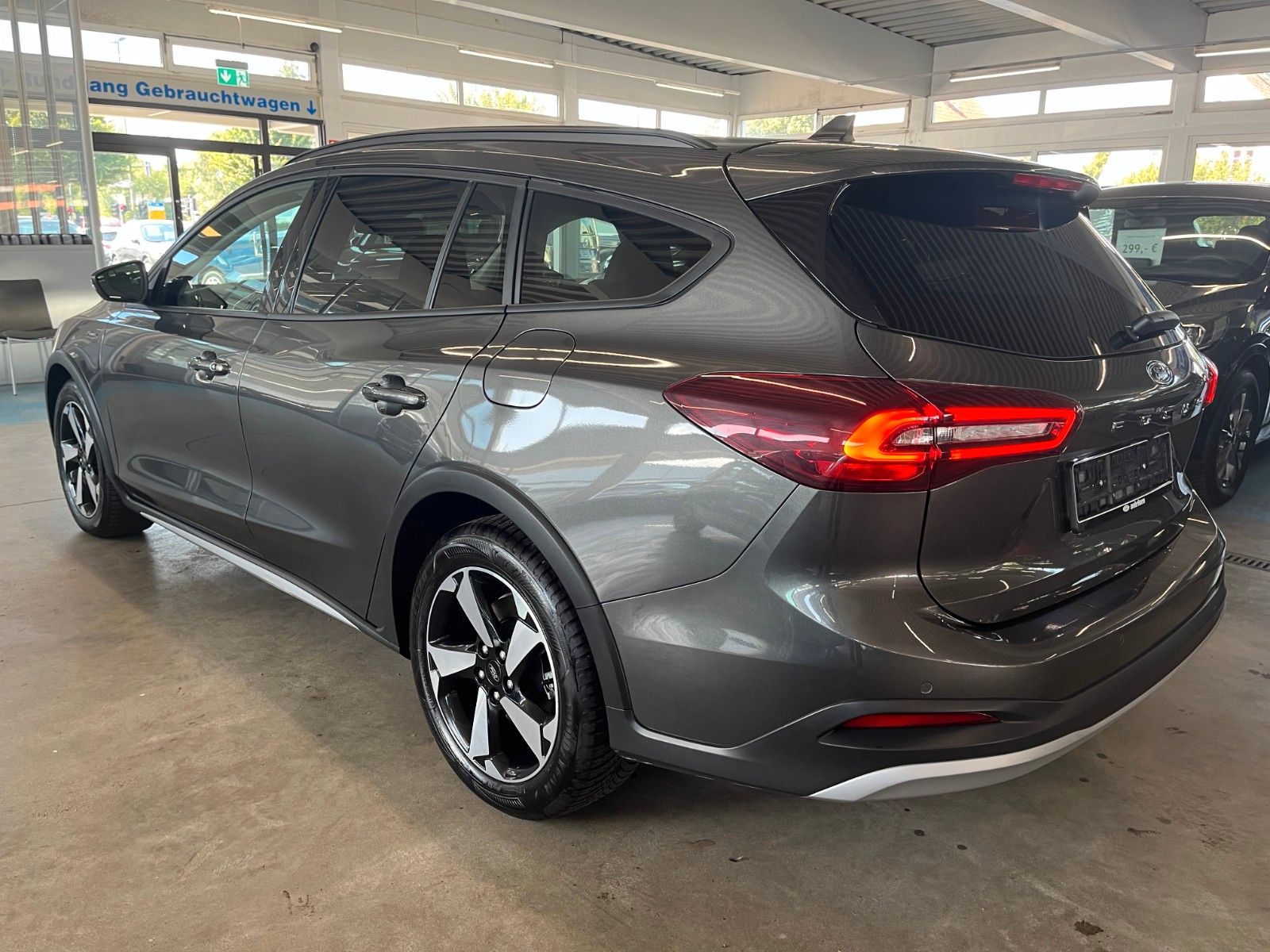 Fahrzeugabbildung Ford Focus Active X Turnier Automatik LED NAVI CAM