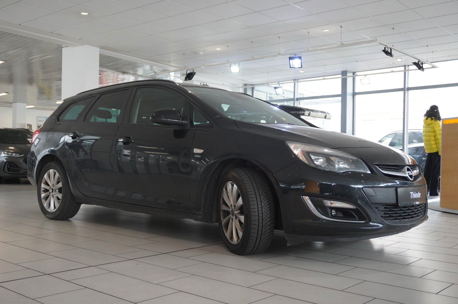 Fahrzeugabbildung Opel Astra J ST  2.0D ACTIVE SPORT/NEBEL/PDC/TEMP.