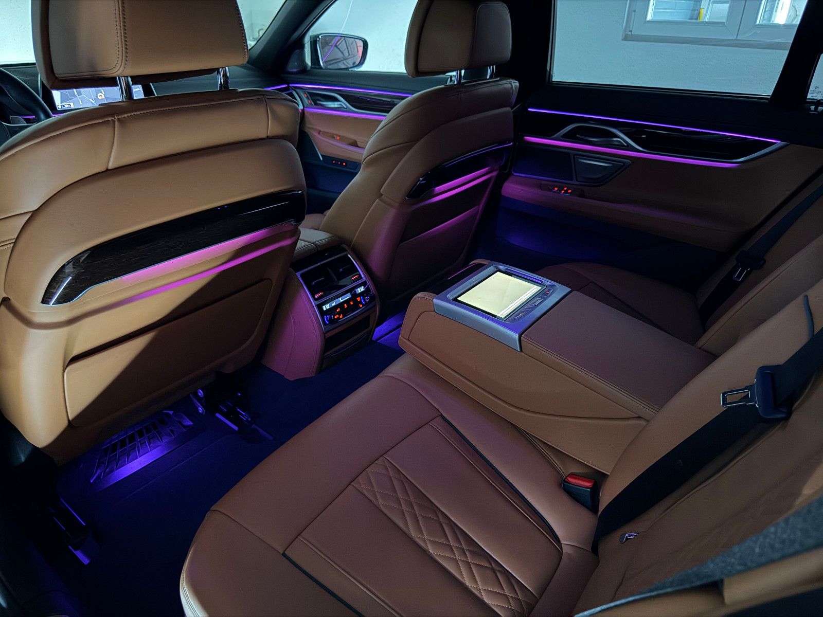 Fahrzeugabbildung BMW 740 d xDrive M SPORT/LASER/HuD/ACC/AHK/LIVE PLUS