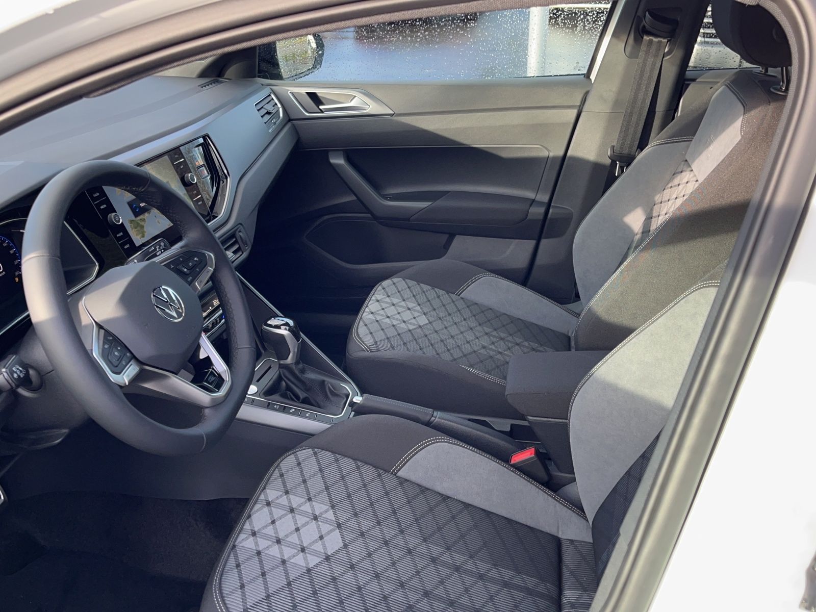 Fahrzeugabbildung Volkswagen Polo R-Line R-Line,DSG,RFK,Navi,LM-Felgen ,App C