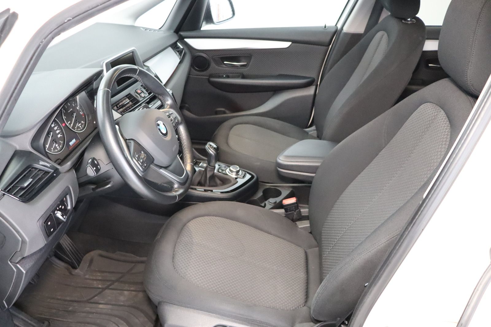 Fahrzeugabbildung BMW 218 i Active Tourer LED * Navi * PDC * Sitzhzg.