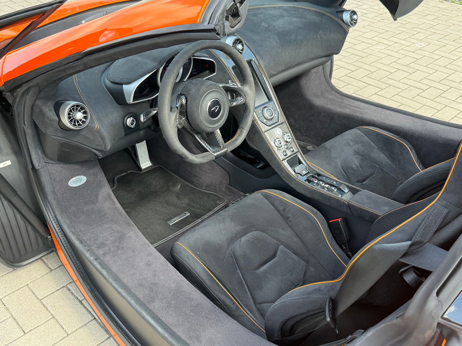 Fahrzeugabbildung McLaren 650S Spider-1.HD.-Carbon-TechPaket II-Sportausp.