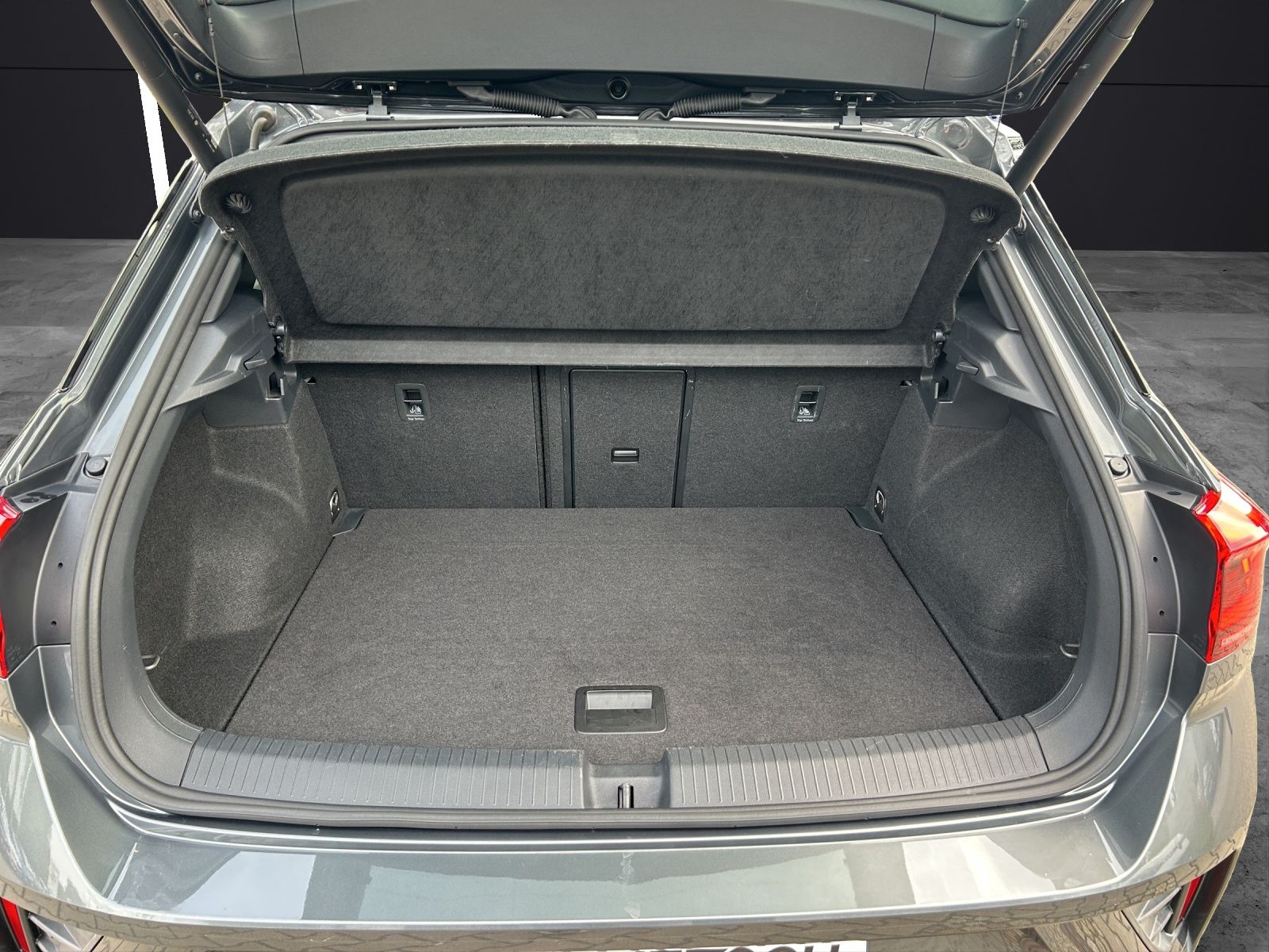 Fahrzeugabbildung Volkswagen T-Roc 2.0 TSI R-Line 4M MATRIX Standh.
