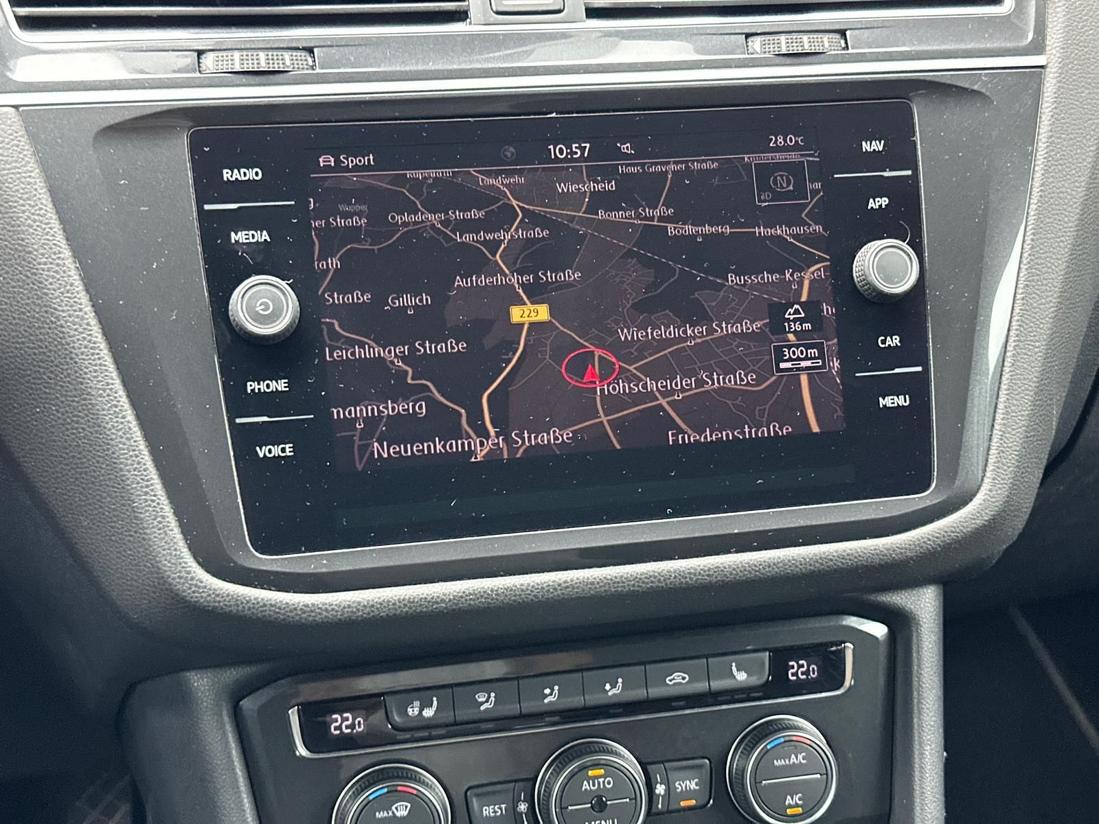 Fahrzeugabbildung Volkswagen TIGUAN 2.0 TDI ALLSPACE/4MOTION/7-SITZE/AHK/360°