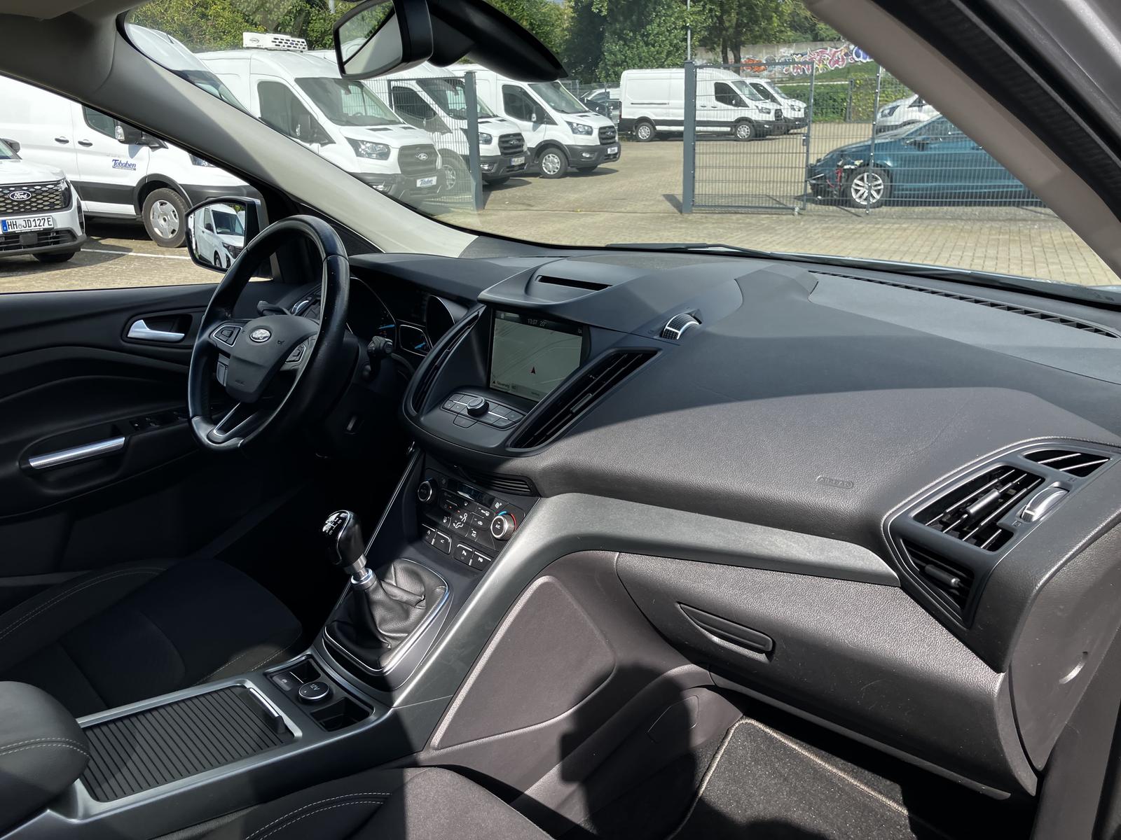 Ford Kuga 1.5 EcoBoost Cool&Connect 4x2 NAVI+XENON+PD
