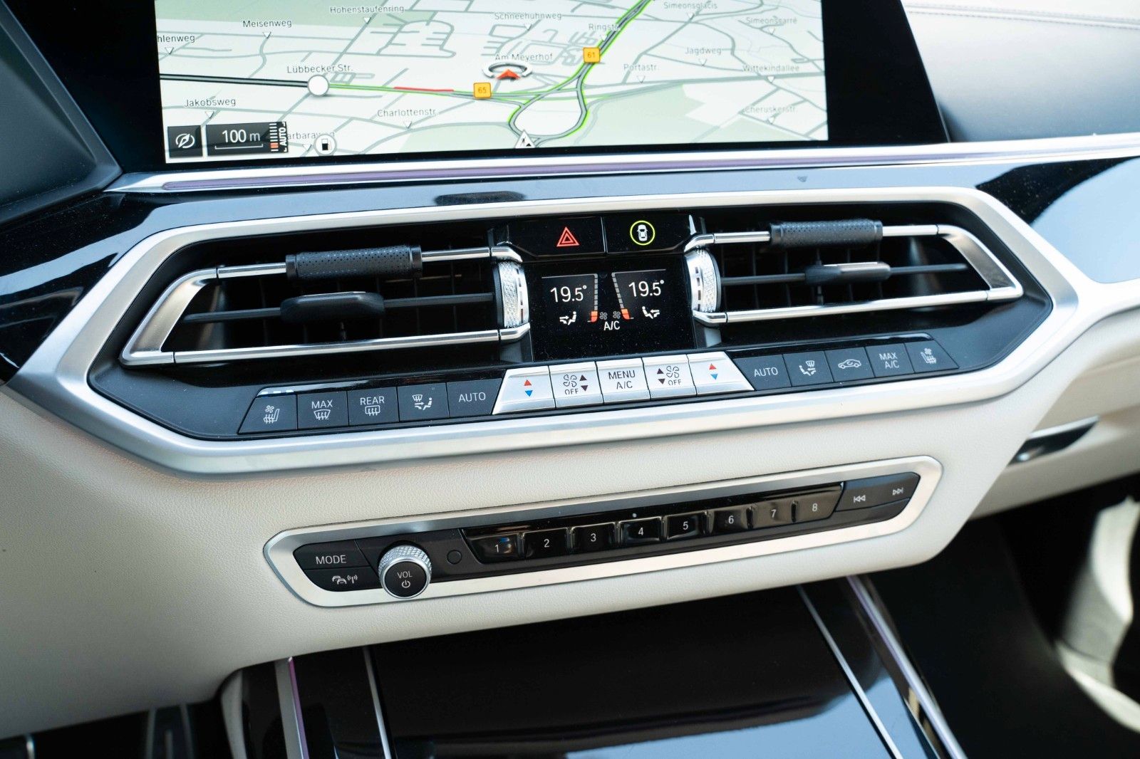 Fahrzeugabbildung BMW X7 M50 i SPORT VOLL SHADOW LED TV CARBON 22"