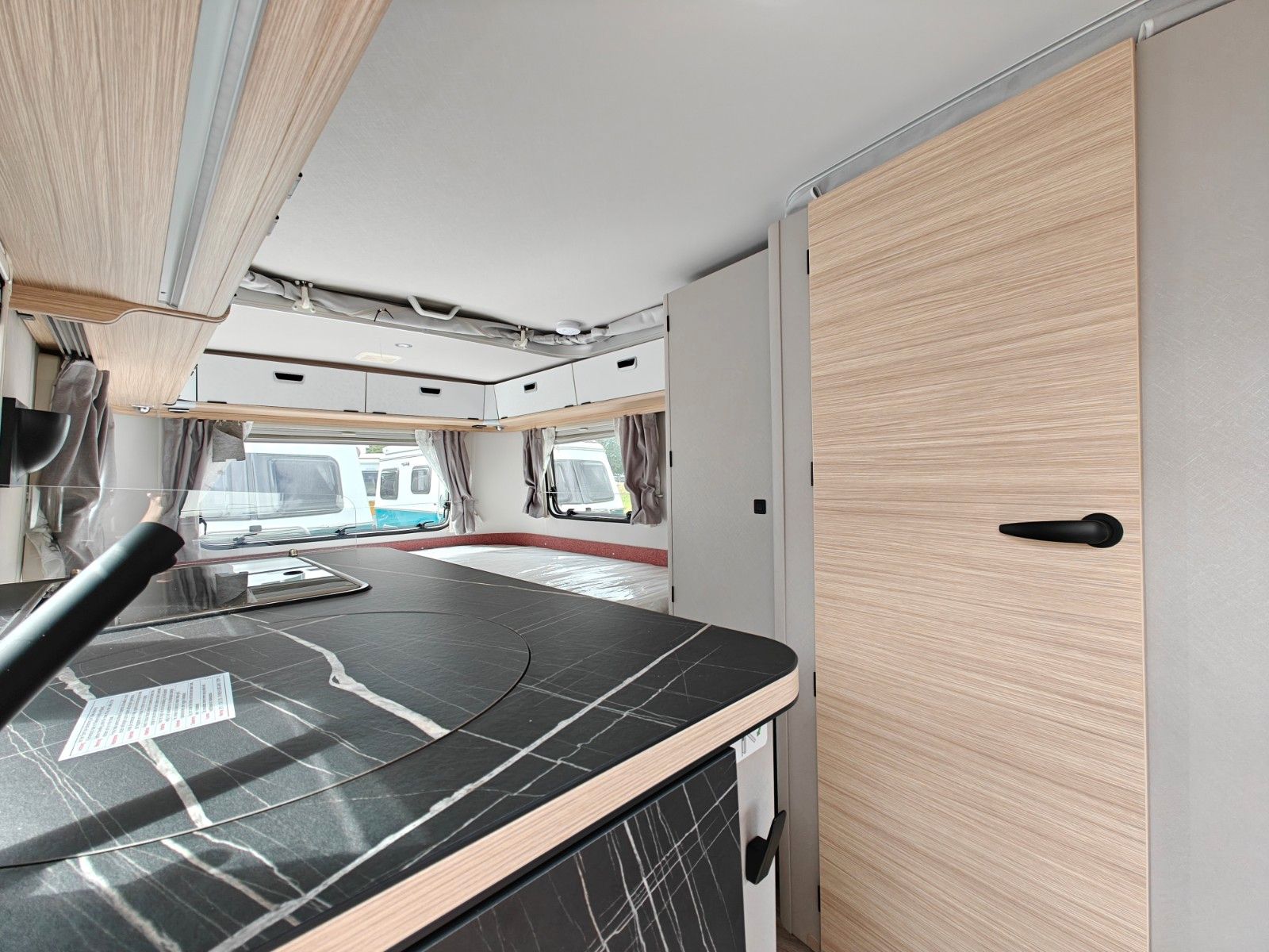 Fahrzeugabbildung HYMER / ERIBA / HYMERCAR Touring 542 Tango Red - JETZT 6.844€ SPAREN !!!