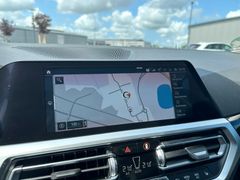 Fahrzeugabbildung BMW 320d SportLine Autom. LED AHK Navi HUD Pano 17"