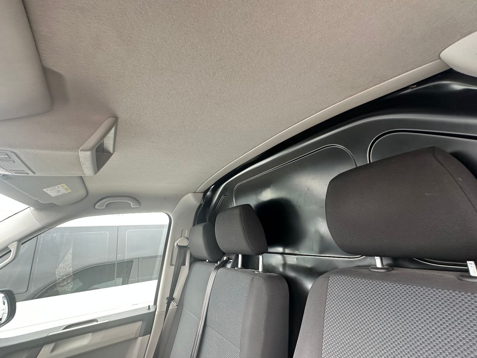 Fahrzeugabbildung Volkswagen T6 2.0 TDI TRANSPORTER KASTEN*1.HAND+AHK*