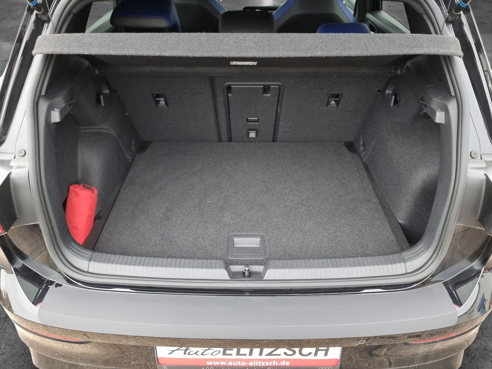 Fahrzeugabbildung Volkswagen Golf VIII R 4M  DSG Matrix Navi Harman AID ACC R