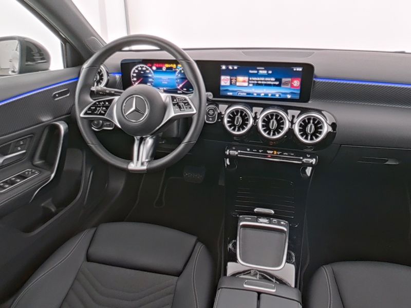 Fahrzeugabbildung Mercedes-Benz A 200 PROGRESSIVE+PANORAMA+LHZ+LED+KEYL+AMBIENTE