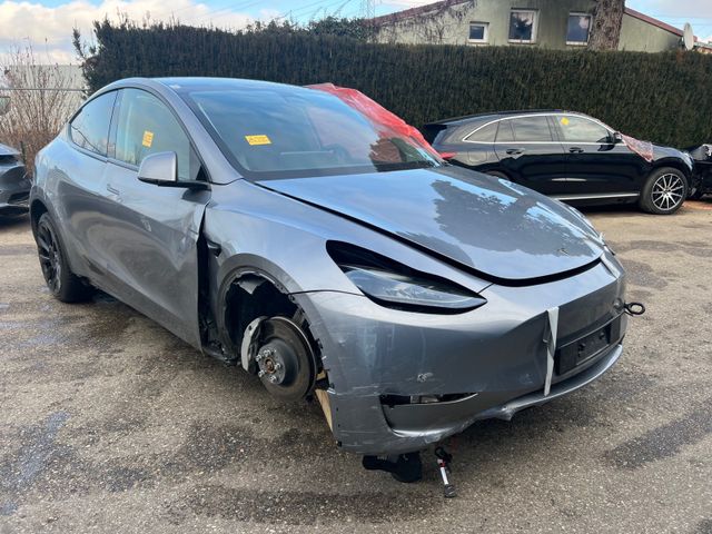 Tesla Model Y LONG RANGE DUAL AWD