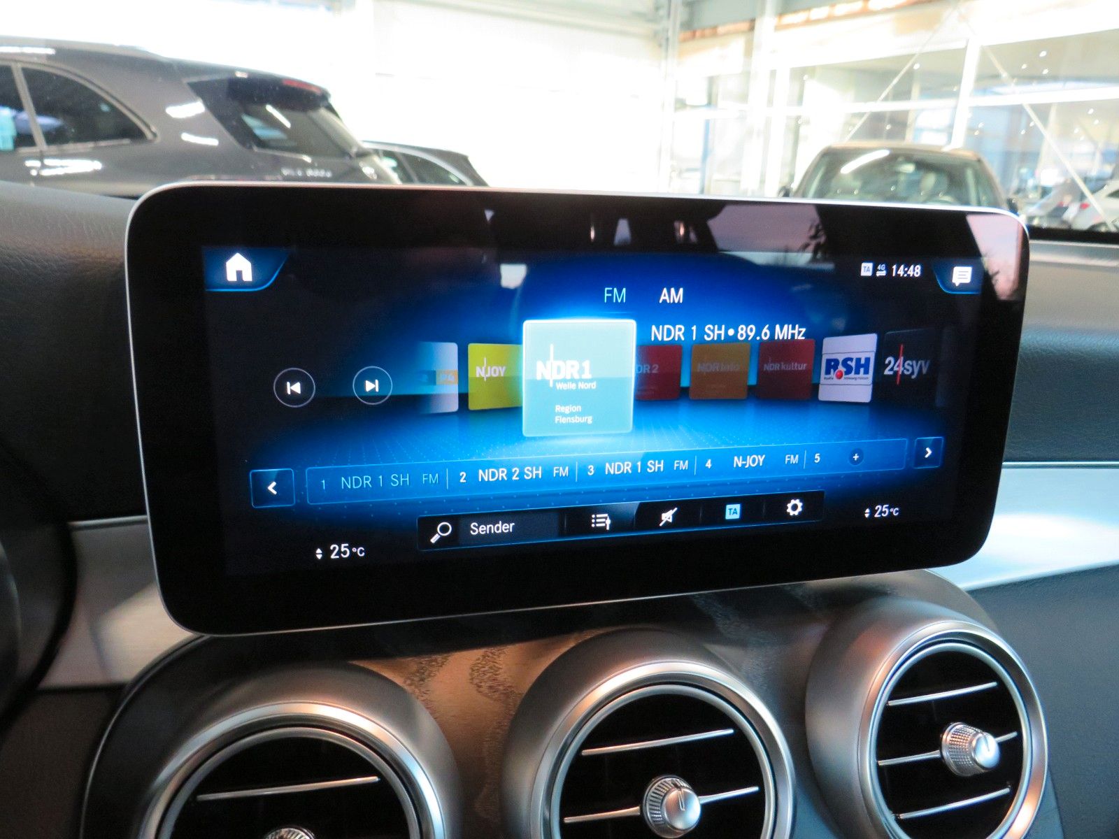 Fahrzeugabbildung Mercedes-Benz GLC 220 d 4M*AMG*AHK*Distronic*CAM*LED