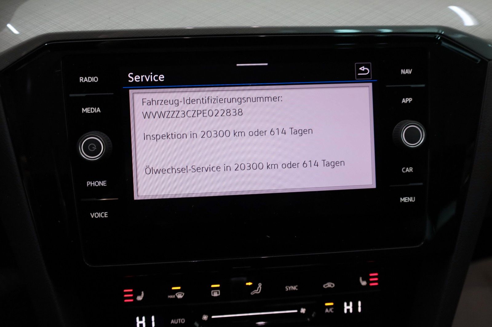 Fahrzeugabbildung Volkswagen Passat Variant DSG Navi,LED,ACC,SH,PDC.AHK,SR+WR