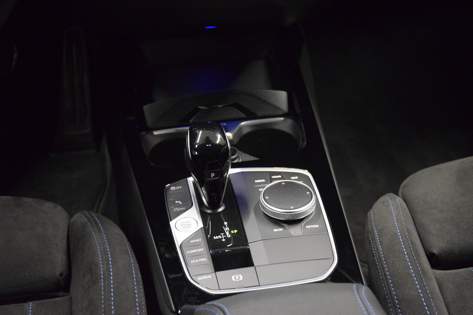 Fahrzeugabbildung BMW 220d Gran Coupé xDrive HuD LED Keyless Memory