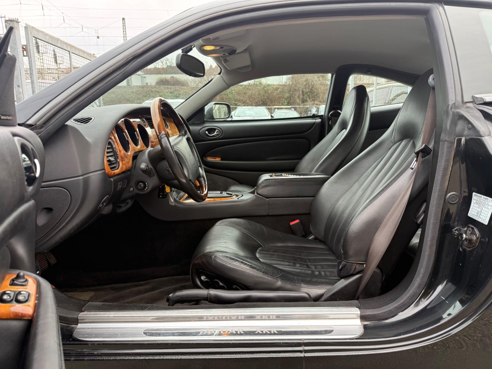 JAGUAR XKR - V8 COUPE - 363 CV - VOLANT EN CUIR
