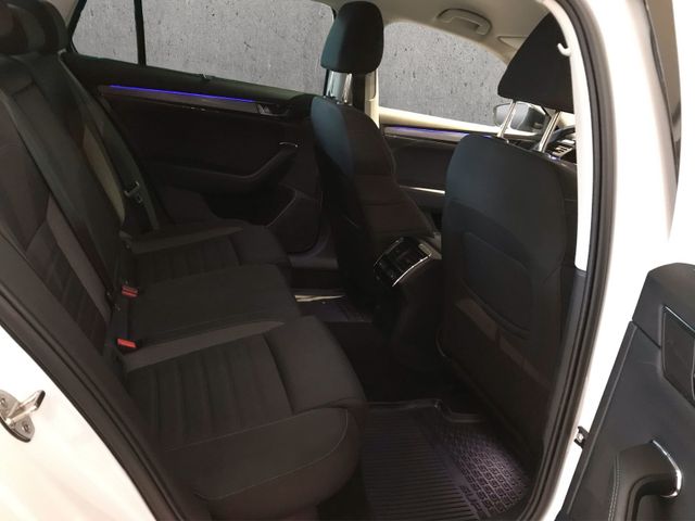 Superb Combi Scout 2.0 TDI 4x4 DSG*BLACK*AHK*