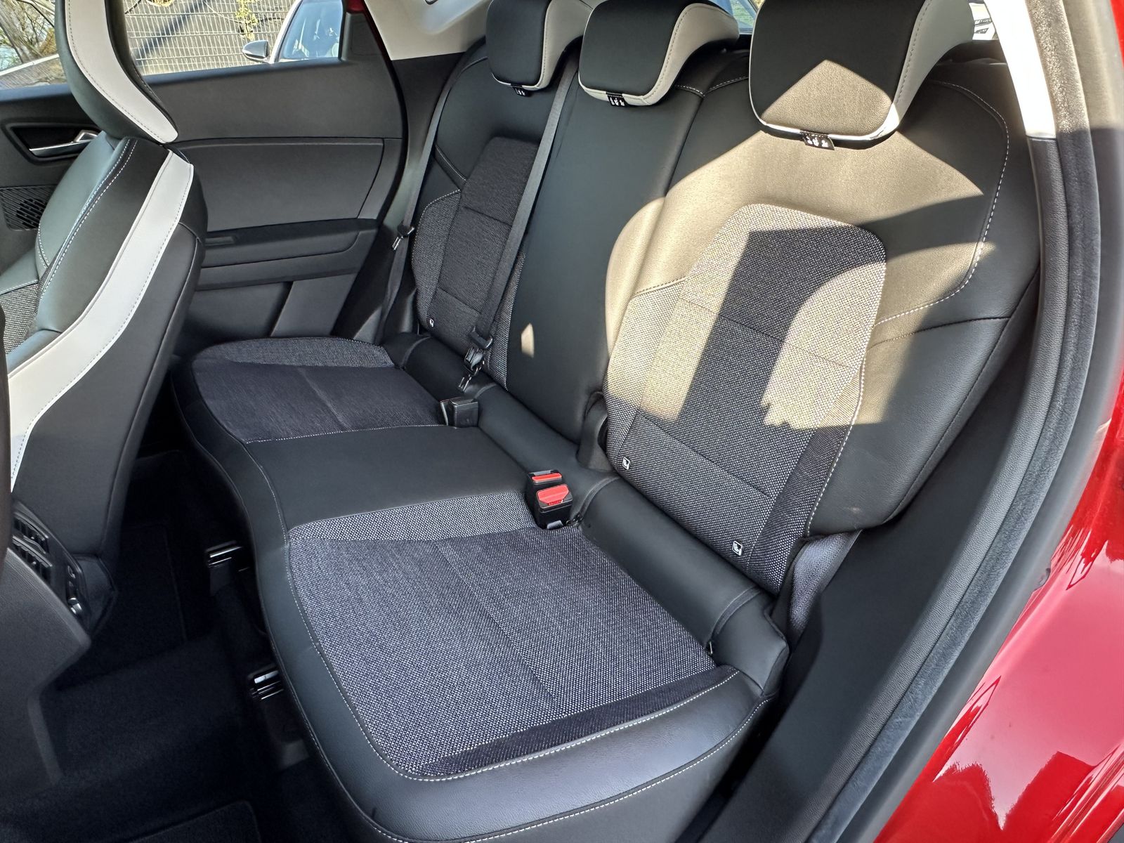 Fahrzeugabbildung Renault Captur 1.0 TCE Techno LED+SHZ+KAM+DIGDISP+17Zo