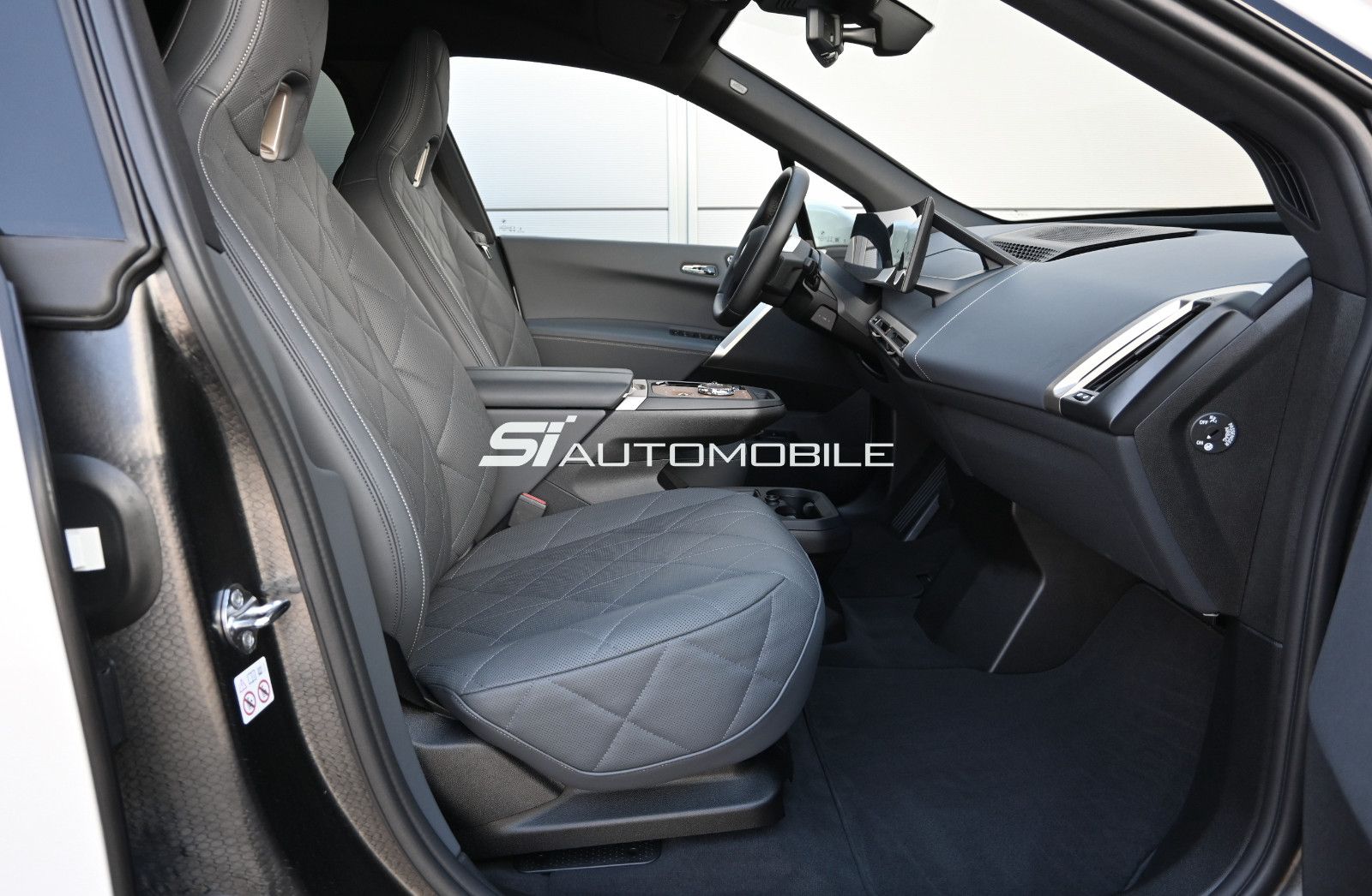 Fahrzeugabbildung BMW iX xDrive50 °AHK°AMIDO°LUFTFEDERUNG°PARKING PROF