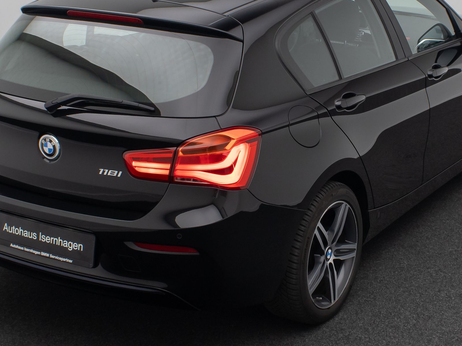 Fahrzeugabbildung BMW 118i Sport Line LED NaviBusiness Lordos Tempomat