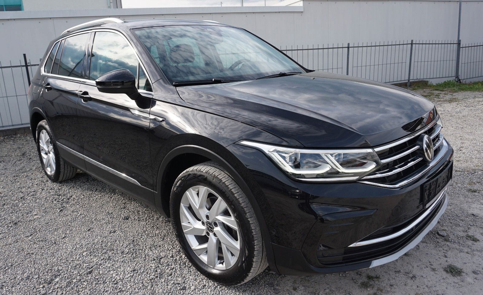 Fahrzeugabbildung Volkswagen Tiguan Elegance 4M, Kamera, Navi, AHK, IQ.Light