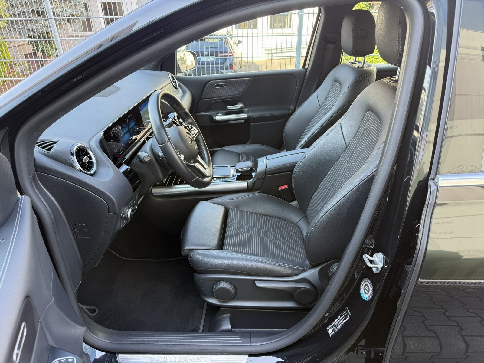 Fahrzeugabbildung Mercedes-Benz B 180 Progressive*AUTOMATIK*NAVI*PDC*SPURHALTE*