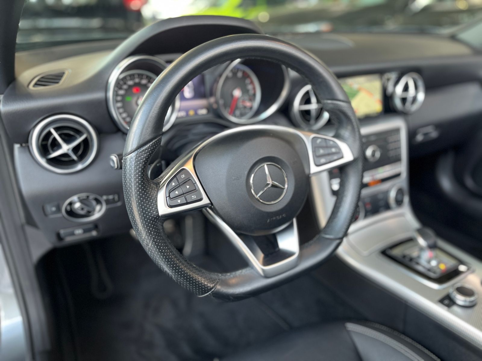 Fahrzeugabbildung Mercedes-Benz SLC 200 LEDER NAVI ALU