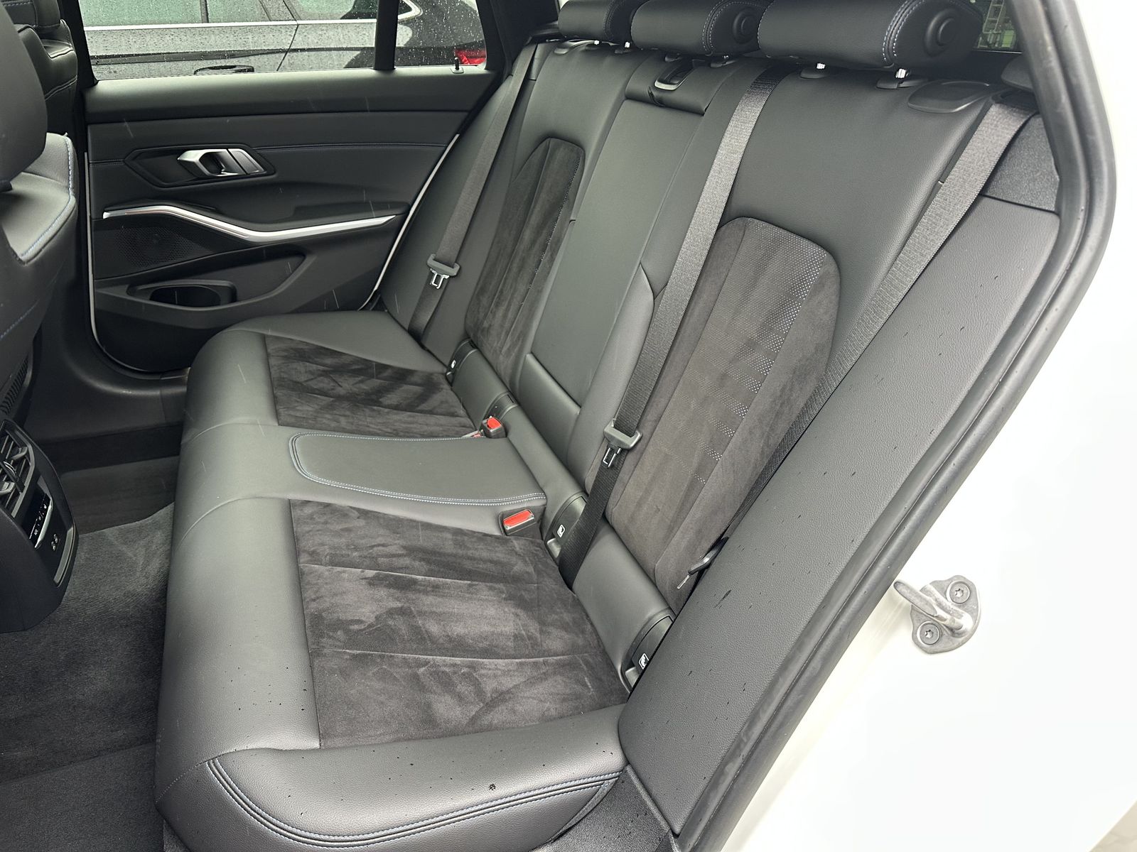 Fahrzeugabbildung BMW 320d Touring M-Sport NAV+LED+PANO+19ZO+LIVECOCKP