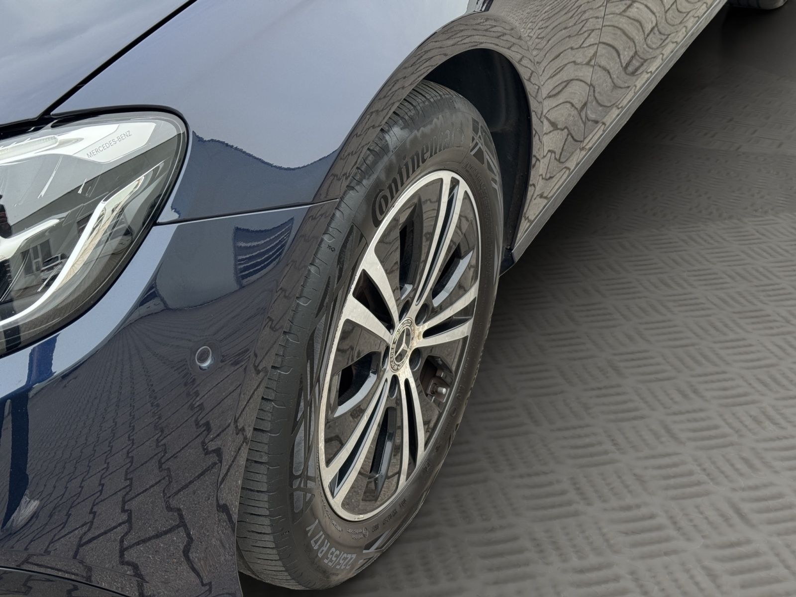 Mercedes-Benz E 220 d Limo Distro-Plus+AHK+Kamera+Ambiente foto 17