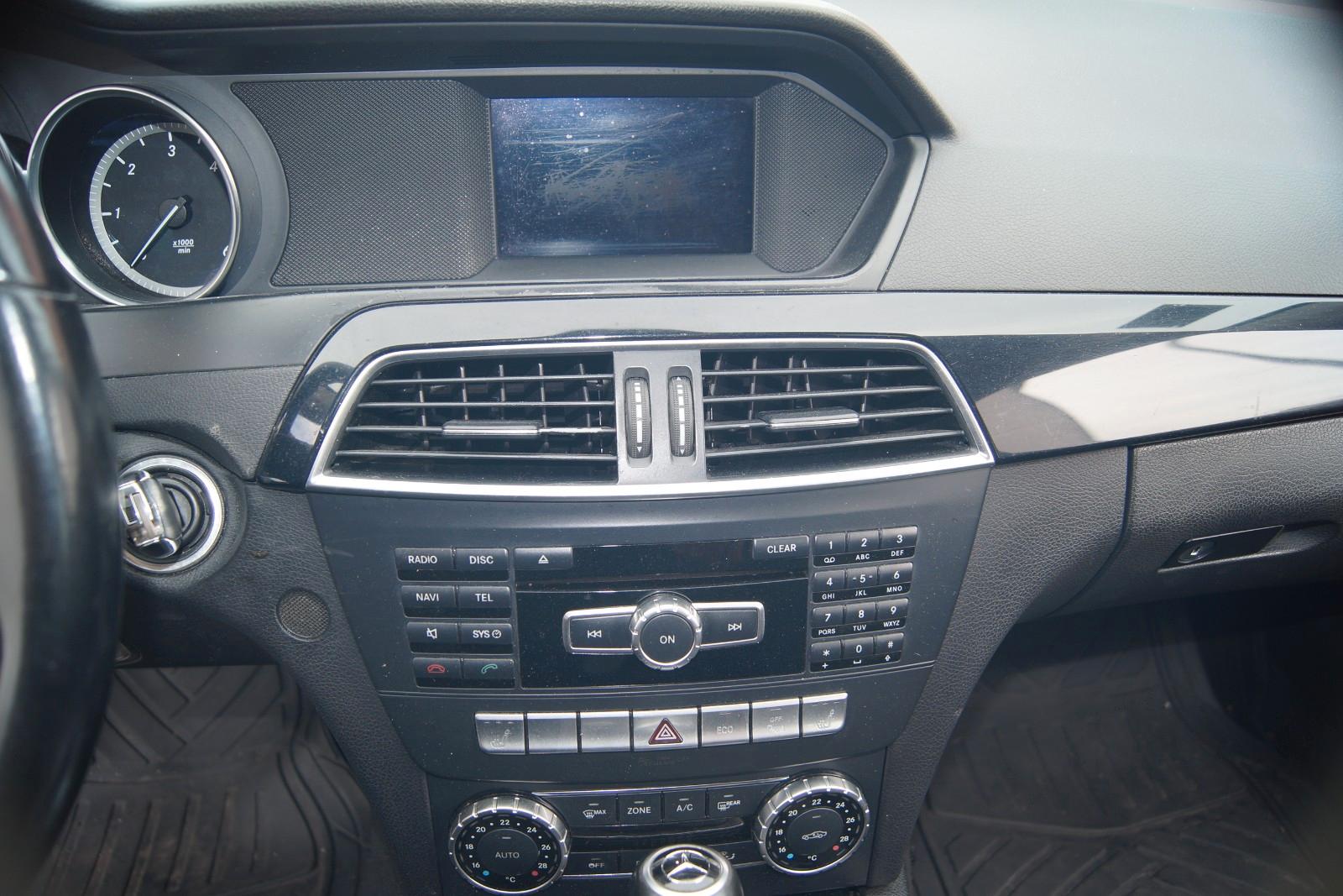 Mercedes-Benz C180 2014 — photo 23