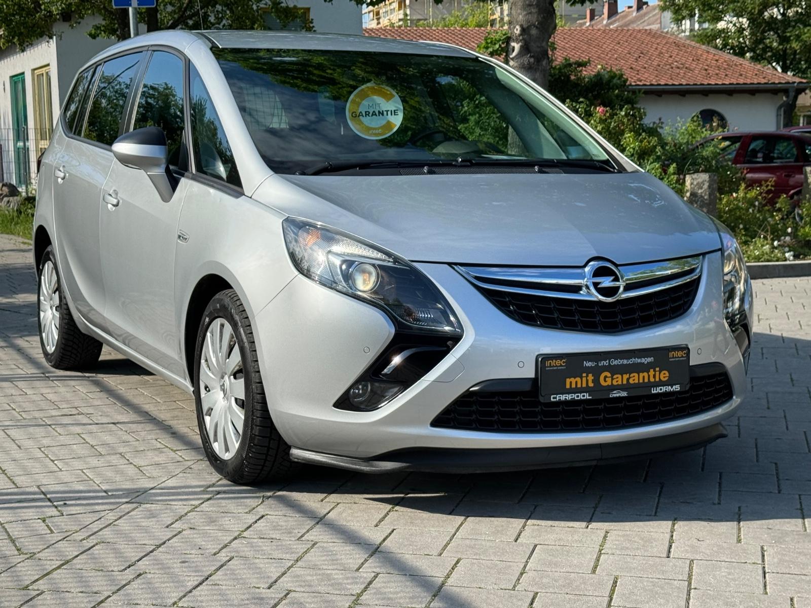 Opel Zafira 2012 — rear view