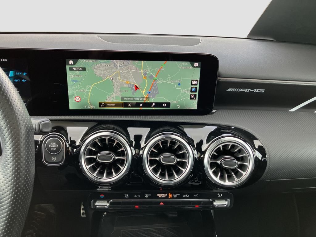 Fahrzeugabbildung Mercedes-Benz AMG A 35 4M Pano-Dach*Apple CarPlay*LED