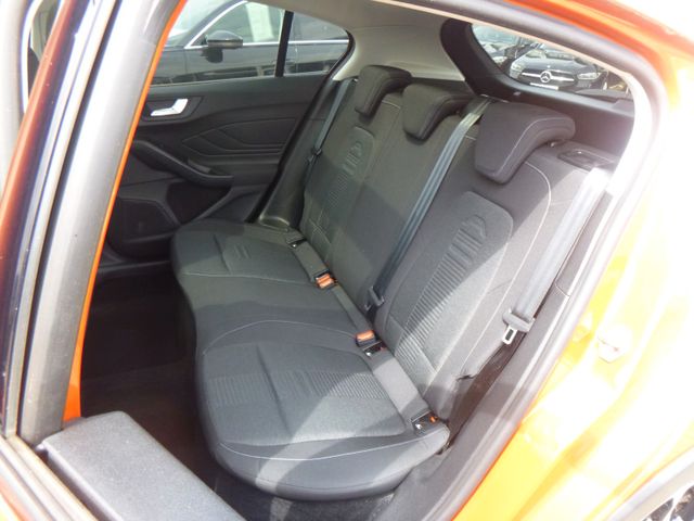Fahrzeugabbildung Ford Focus ACTIVE 1,5 EcoB >AUT/Headup/NAV/LED/PAN<