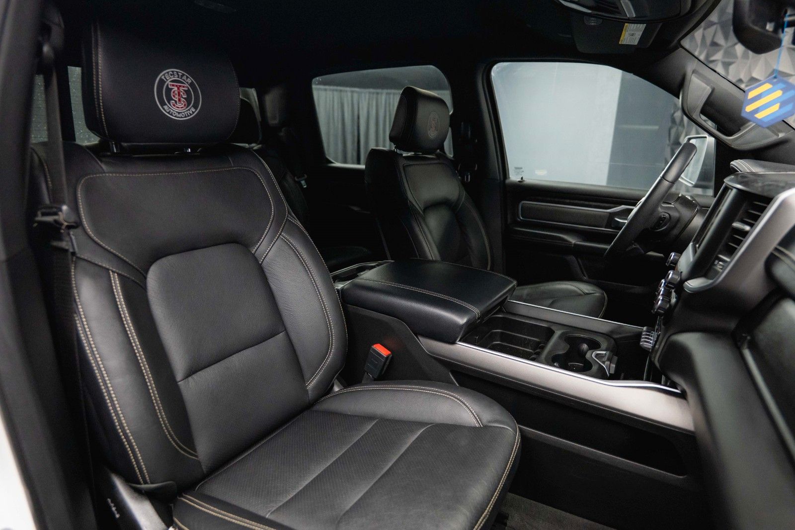 Fahrzeugabbildung Dodge RAM 5.7 V8 HEMI 4x4 OFFROAD Night-Paket *GEN 5*