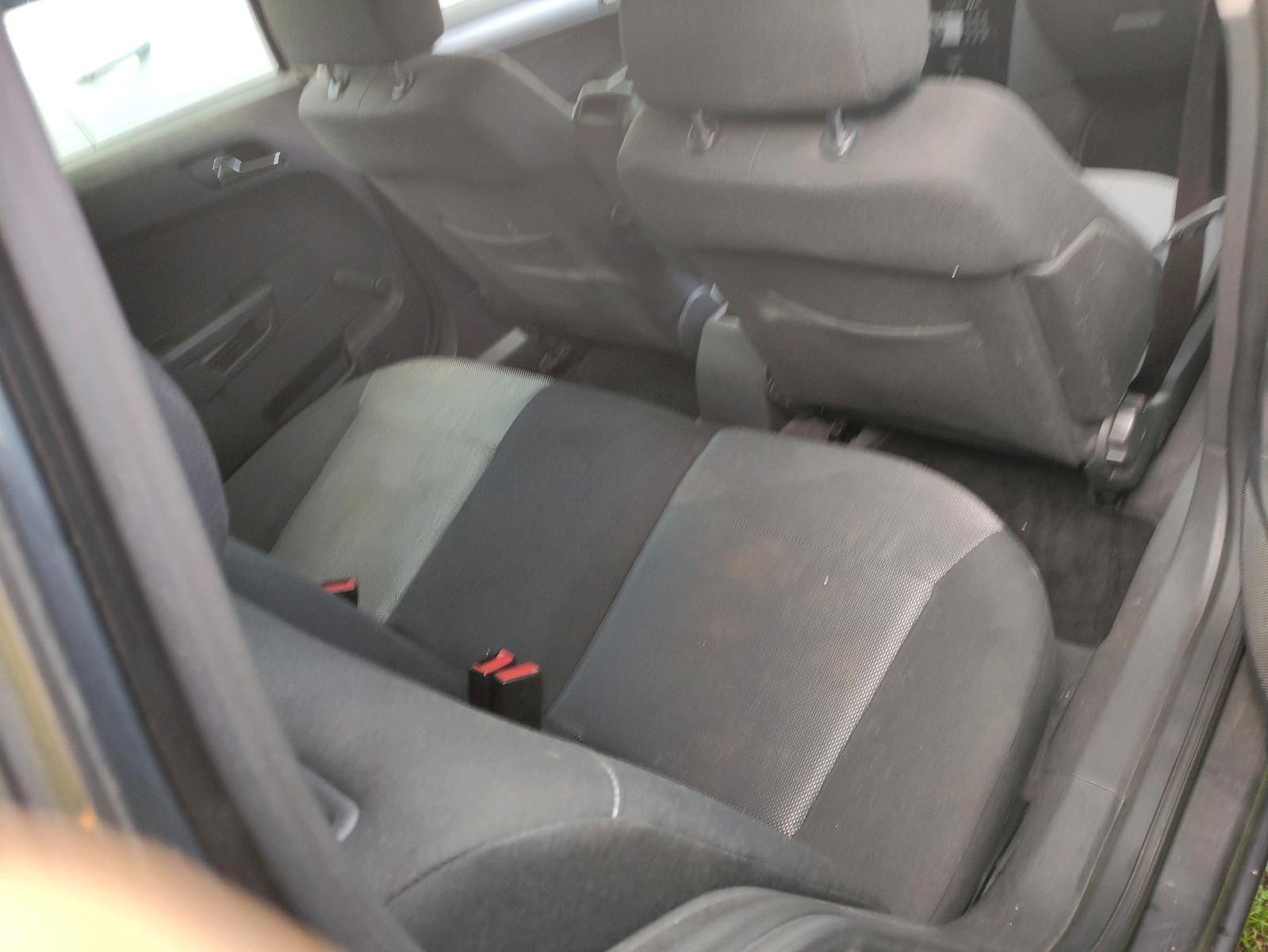 Opel Astra 2010 — photo 10