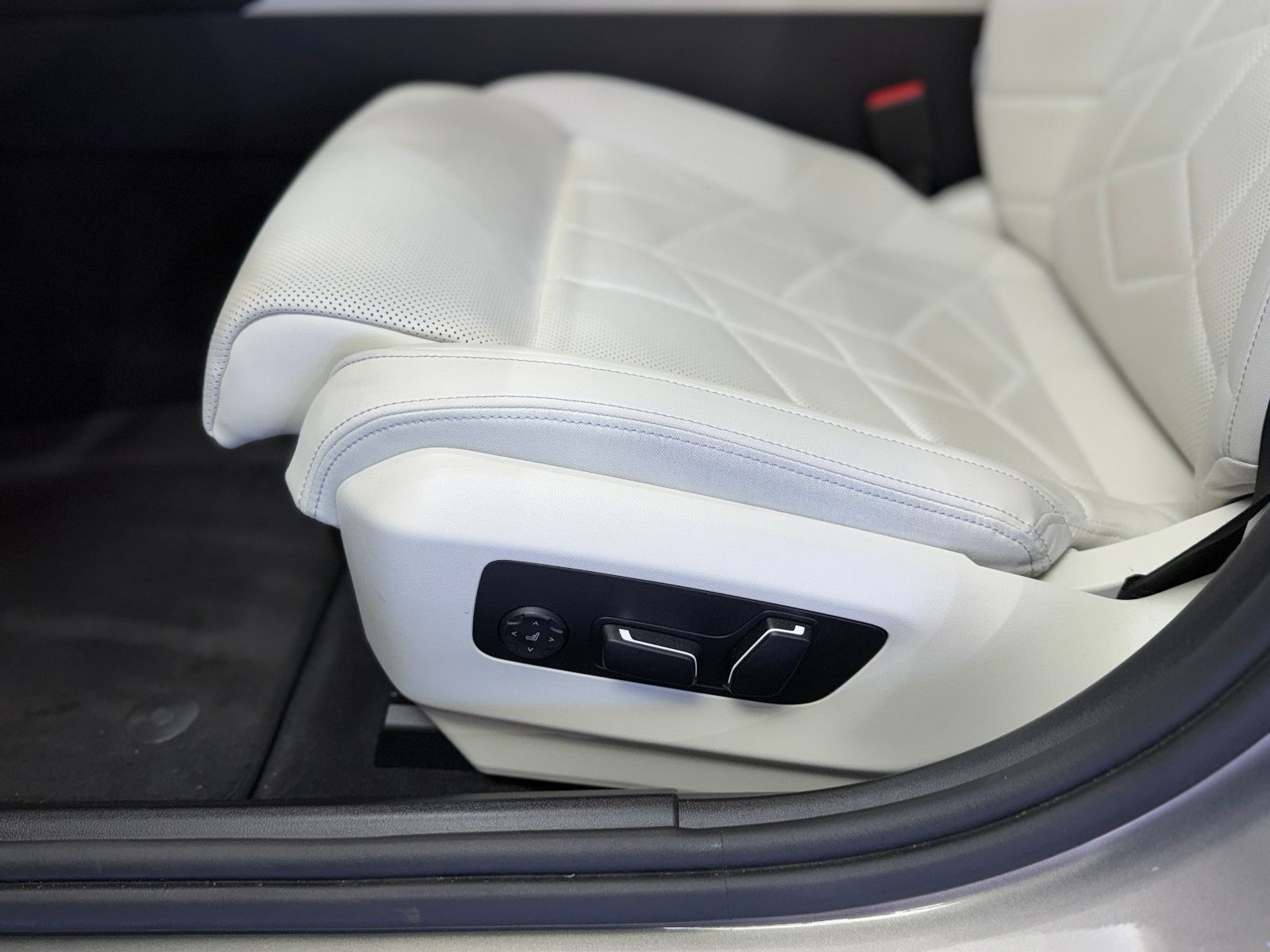 Fahrzeugabbildung BMW 520 d Limousine M Sport|H&K|HuD|Garantie