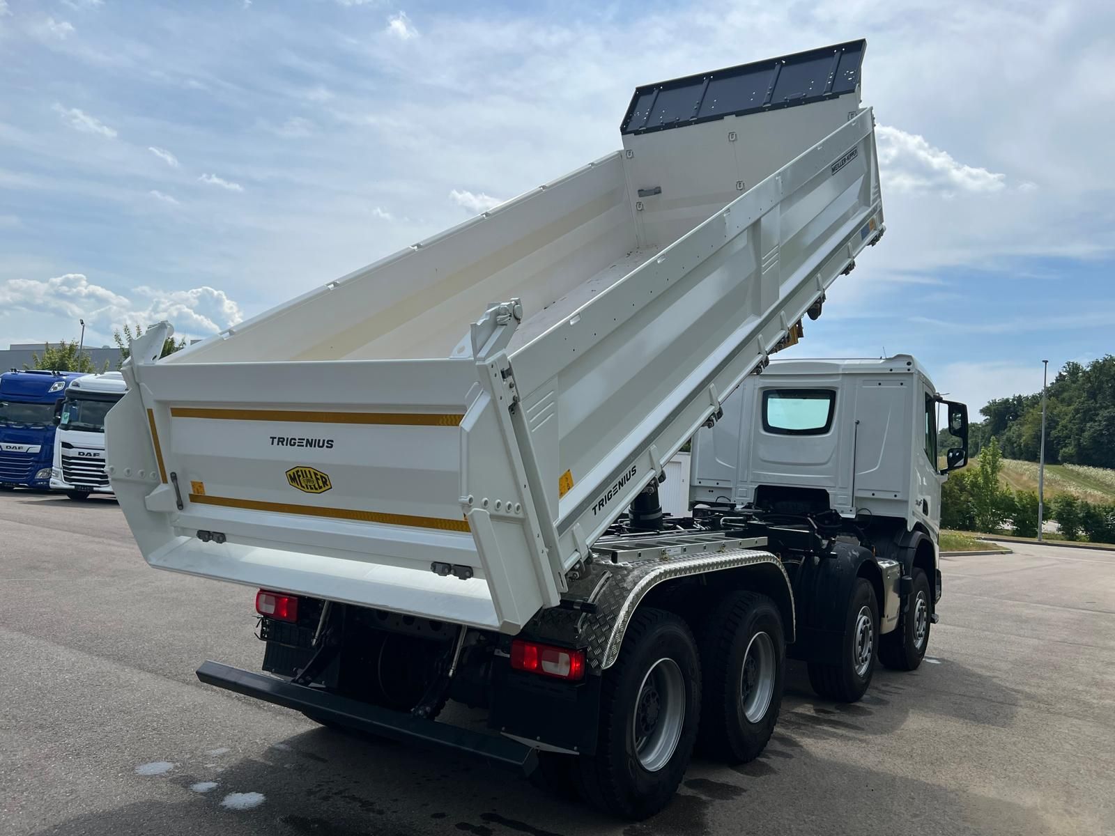 Fahrzeugabbildung DAF FAD XDC 450 Dreiseitenkipper