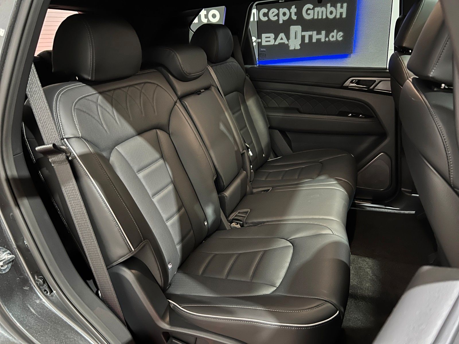 Fahrzeugabbildung Ssangyong KGM REXTON  Titanium Plus 4WD *7 Sitz*360*AHK*