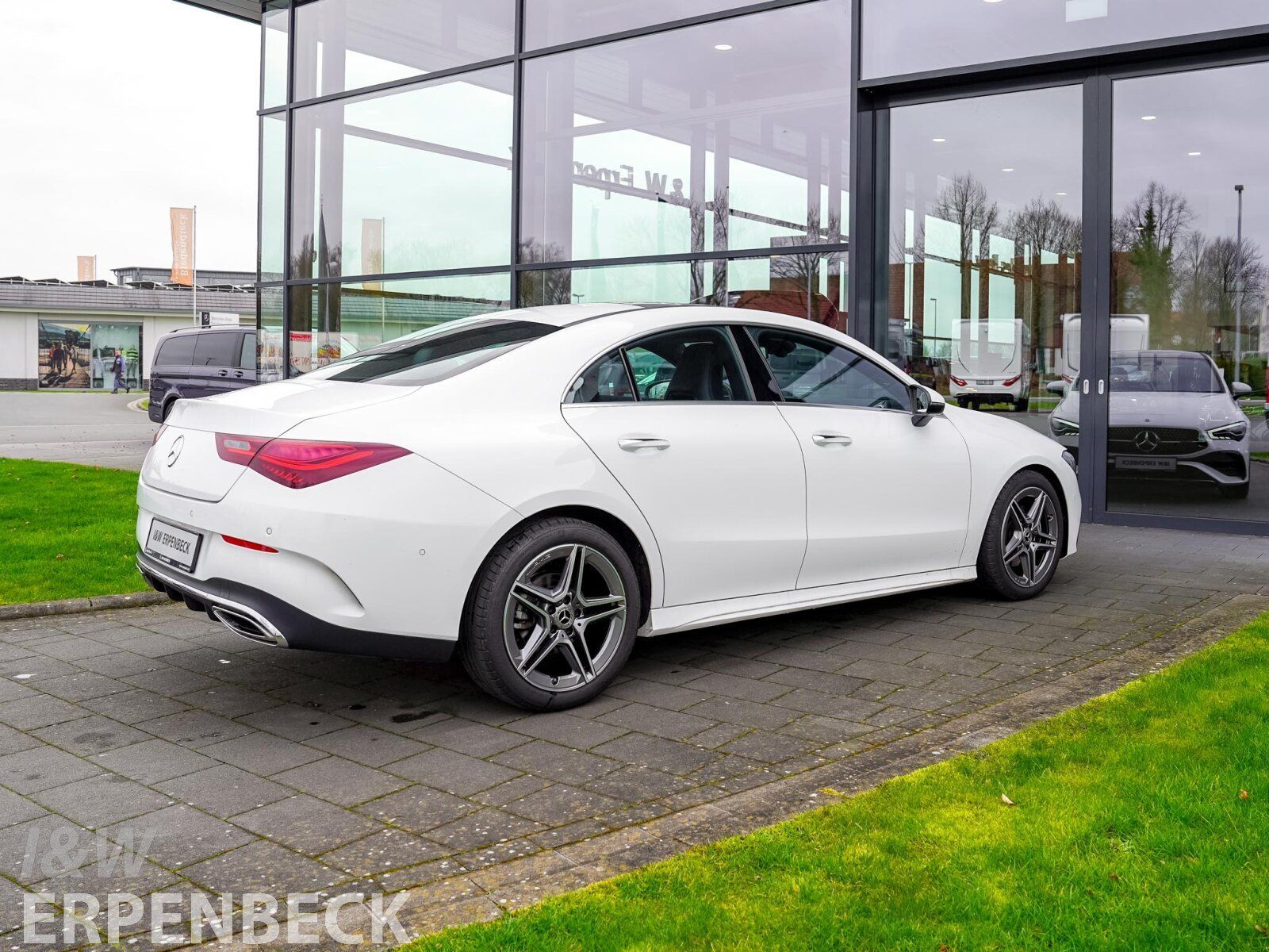 Fahrzeugabbildung Mercedes-Benz CLA 180 Coupé AMG Premium Pano Keyless LED