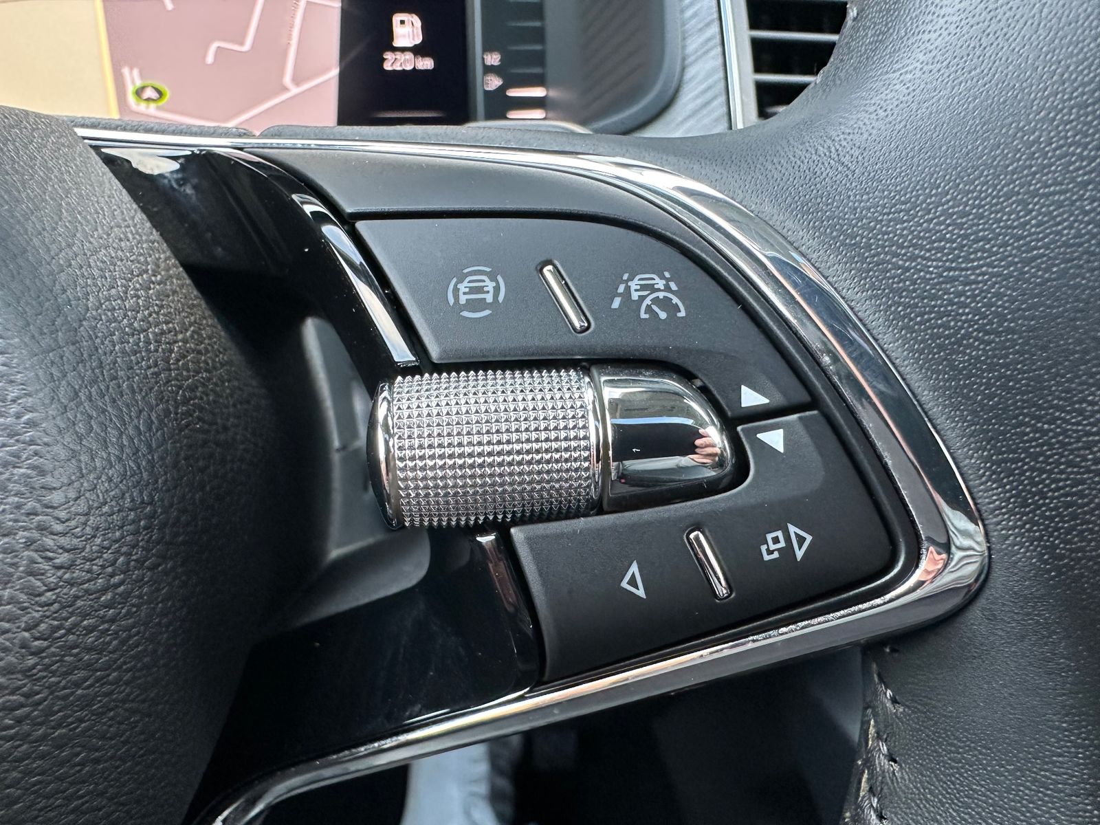 Fahrzeugabbildung SKODA Kodiaq 2.0 TDI DSG Style NAV+LED+PANO+AHK+STHZ