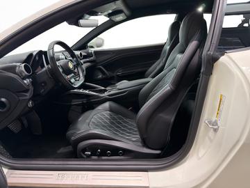 صورة مصغرة 12 لـ 2019 Ferrari GTC4LUSSO