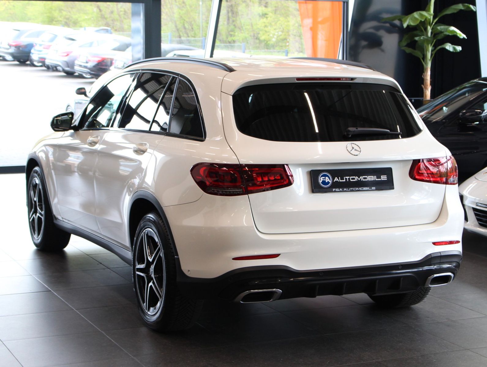 Fahrzeugabbildung Mercedes-Benz GLC 220d 4Matic AMG Line Standhzg.*Distronic*360