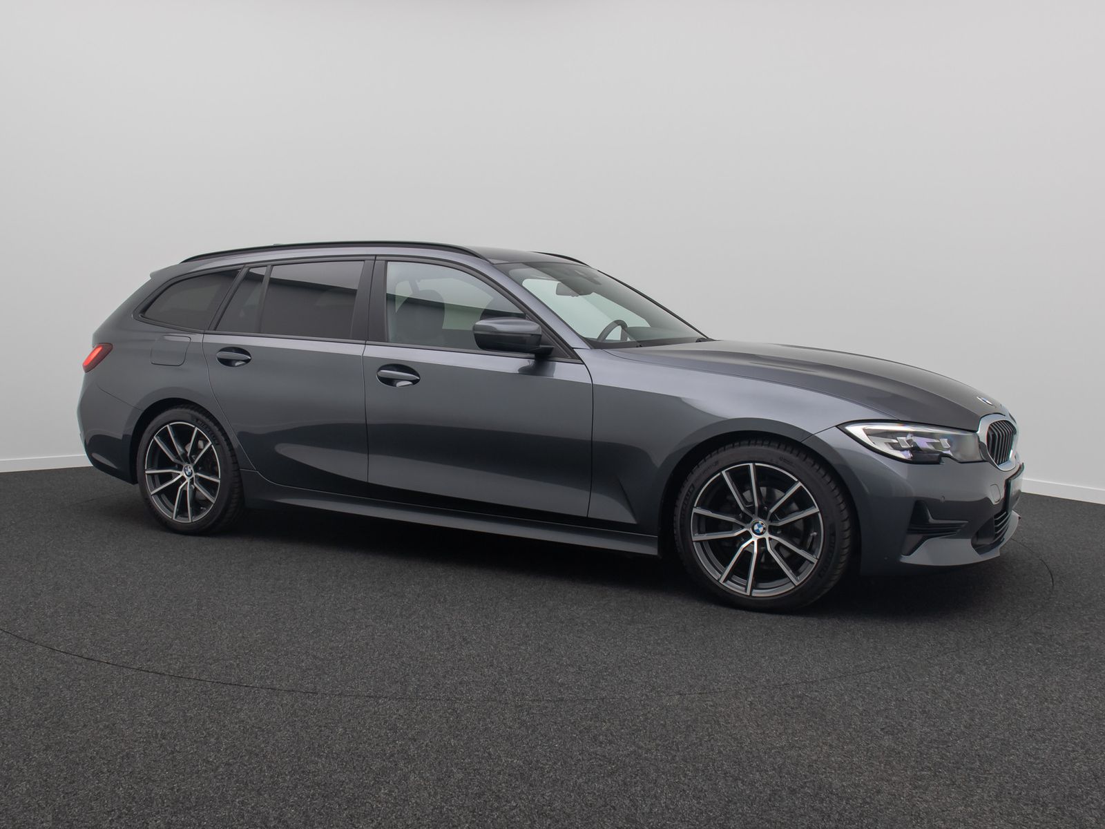 Fahrzeugabbildung BMW 318d Geschwindigreg DAB Alarm AHK WLAN M Sport