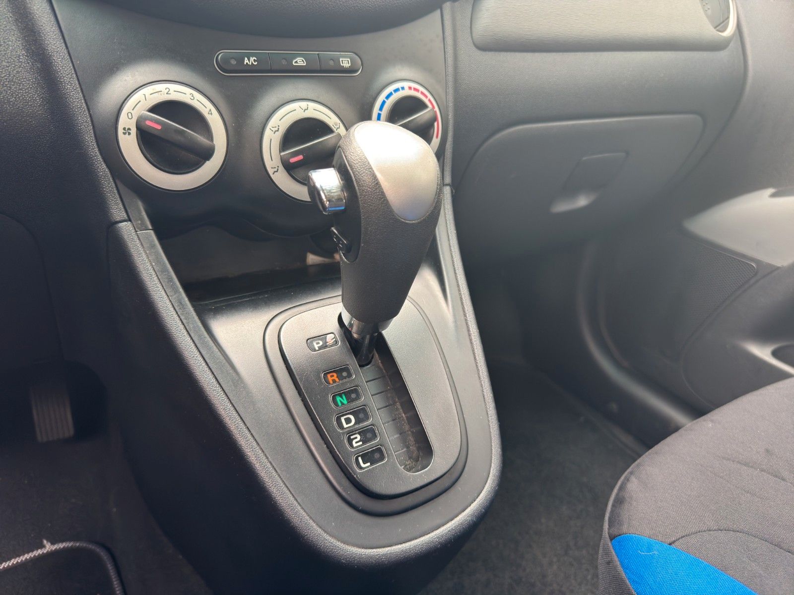 Fahrzeugabbildung Hyundai i10 Automatik/Klima/el Fenster/TÜV NEU