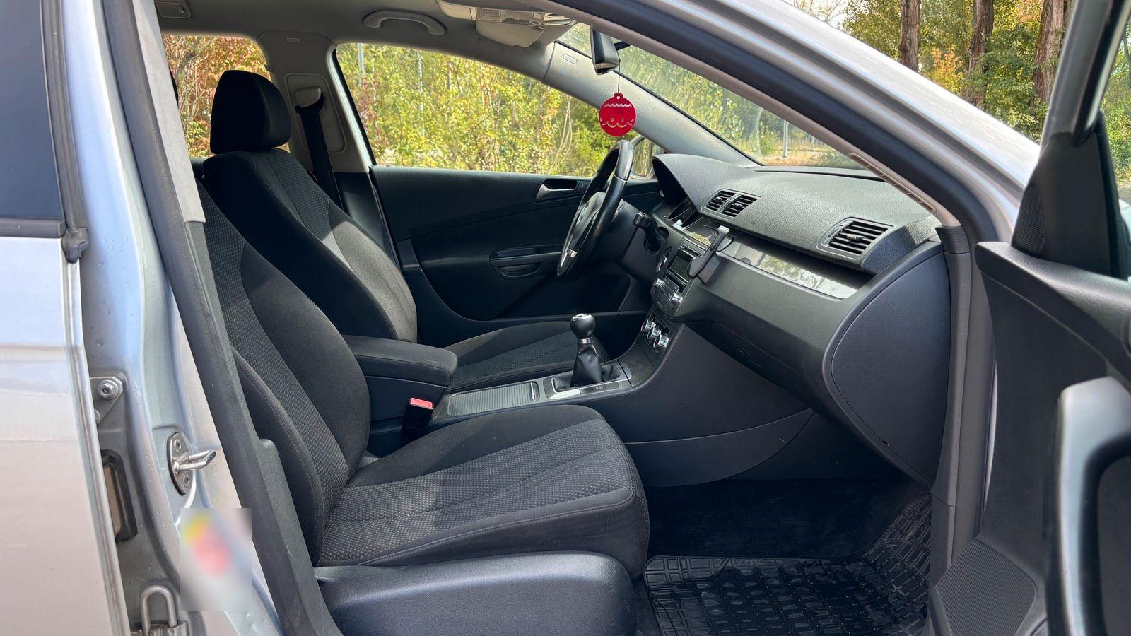 Volkswagen Passat 2010 — photo 14