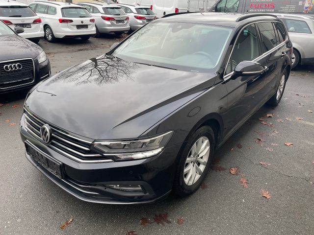 Volkswagen Passat Variant 1.6 TDI DSG*LED*CarPlay*1.HAND