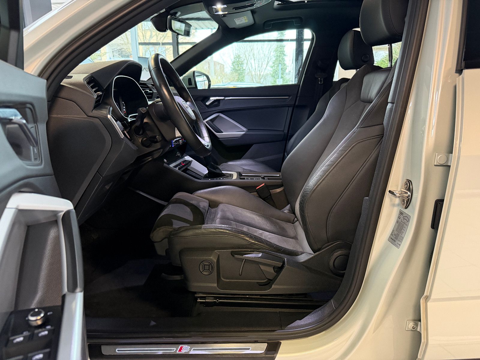 Fahrzeugabbildung Audi Q3 Sportback 45 TFSI quattro S line/PANORAMA/