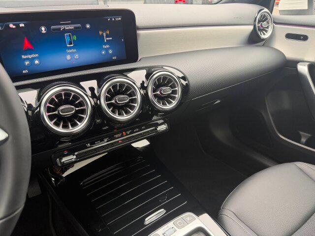 Mercedes-Benz A 180 Progressive LED Distronic Panorama 360°...