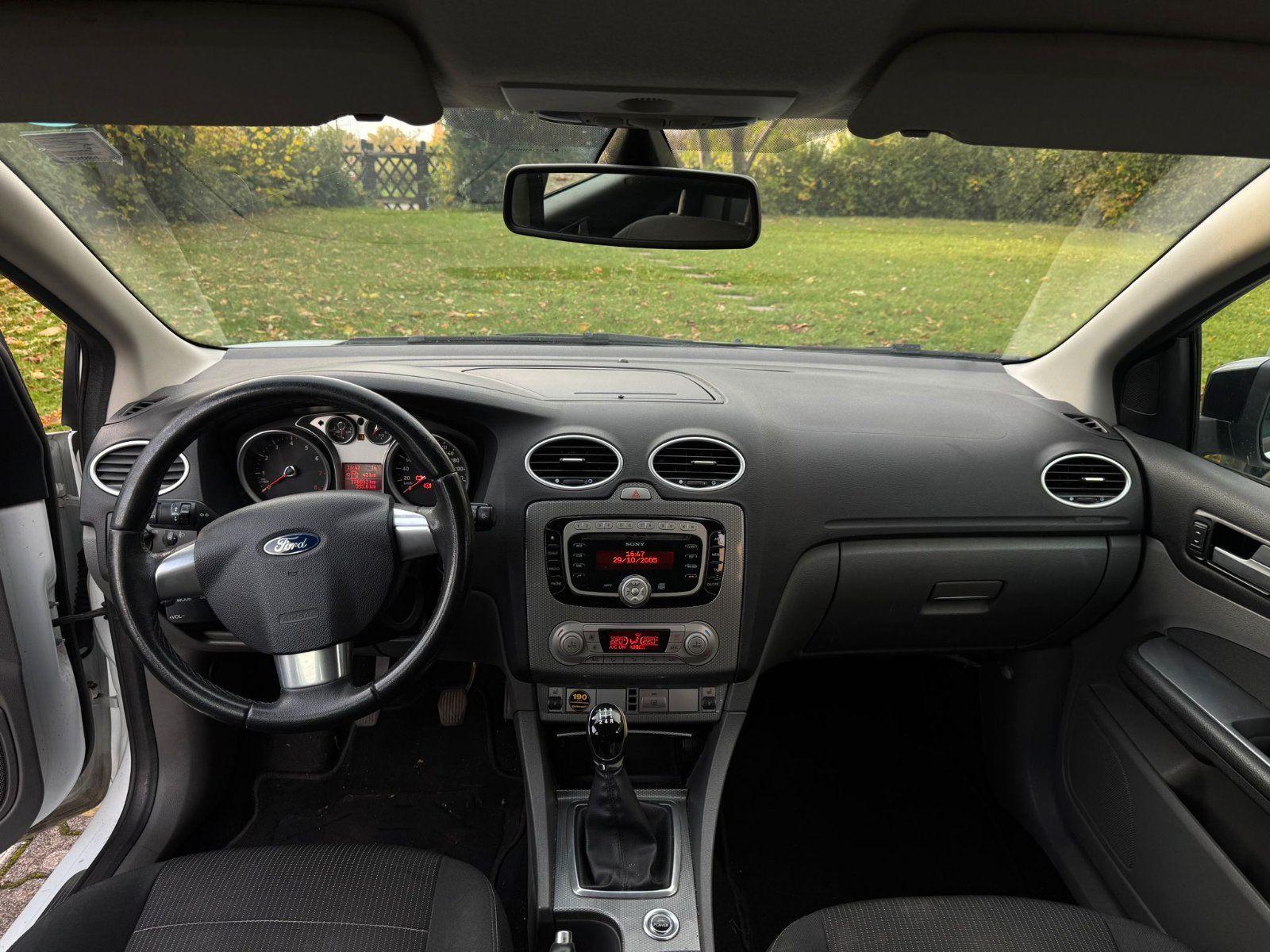 Ford Focus 2011 — photo 13