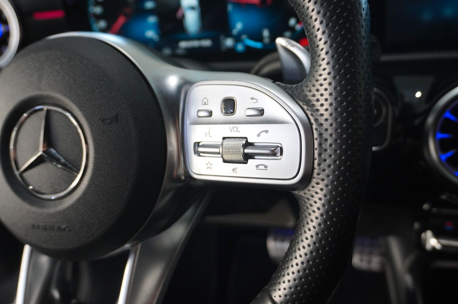 Fahrzeugabbildung Mercedes-Benz A 45 AMG 4MATIC 8G-DCT NAVI/LED/KAMERA/BURM./DAB